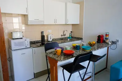 Una cocina o zona de cocina en Stylish apartment with stunning sea view.