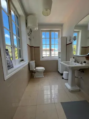 Un baño de CoLiving Villa Brasil