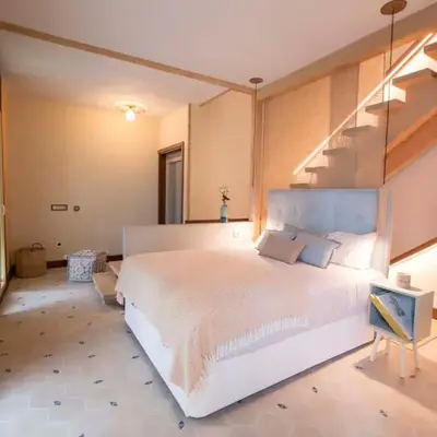 The Wooden House VV