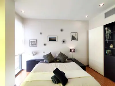 Cama o camas de una habitación en Luxury Family Beachfront Apartment