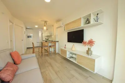 Una televisión o centro de entretenimiento en Las Palmeras in Playa La Garita - beach apartment