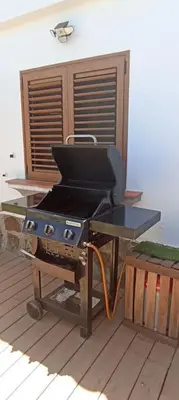Barbacoa disponible para clientes en el apartamento