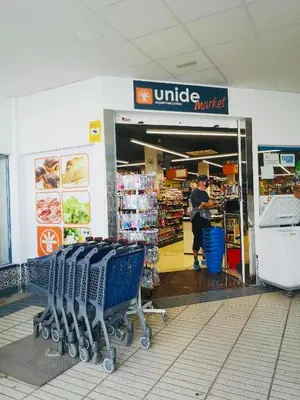 Supermercado u otro tipo de tienda en el apartamento o alrededores