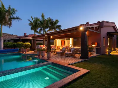 Piscina en o cerca de Villa Lavanda by VillaGranCanaria