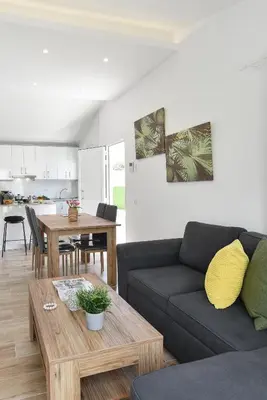 Zona de estar de Bungalow Macaronesia by VillaGranCanaria
