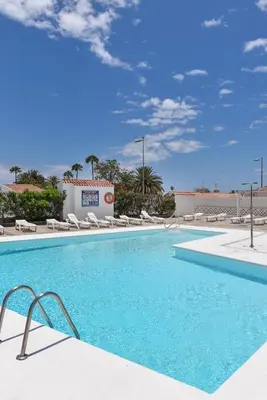 Piscina en o cerca de Bungalow Macaronesia by VillaGranCanaria