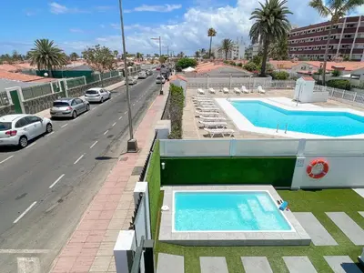 Piscina en o cerca de Bungalow Macaronesia by VillaGranCanaria