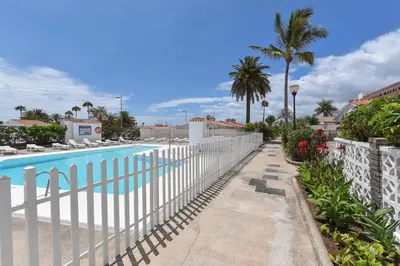 Piscina en o cerca de Bungalow Macaronesia by VillaGranCanaria