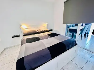 Cama o camas de una habitación en Matahari. Amadores Apartment