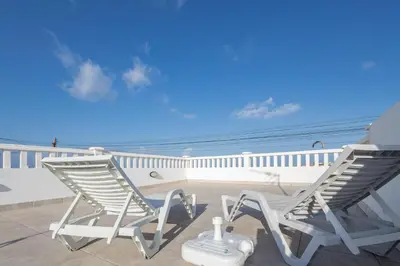 Un balcón o terraza de Sea Views Private Terrace 2BR House near the Beach