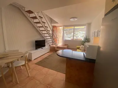 Una televisión o centro de entretenimiento en Modern Duplex apartment near swimming pool