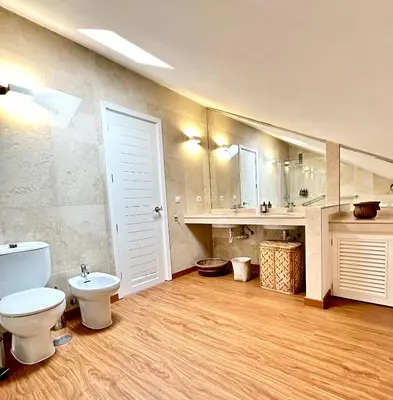 Un baño de Casa con terraza y piscina en Pasito Blanco, cerca de Maspalomas