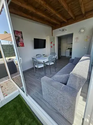 Una televisión o centro de entretenimiento en Chalet Luxury with privacy and Jacuzzi By Canarias prime homes