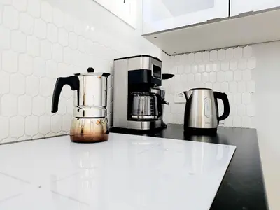 Utensilios para hacer té y café en Mariposa