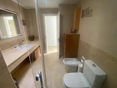 Un baño de Modern family home near the pool with private jacuzzi