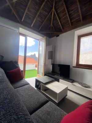 Una televisión o centro de entretenimiento en Casa El Mirador del Almendro
