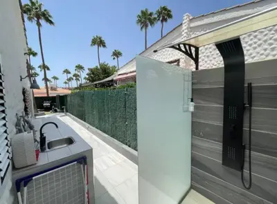 Un balcón o terraza de Chalet Afrika con Jacuzzi