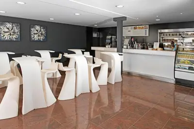 El salón o zona de bar de Mogan Princess & Beach Club