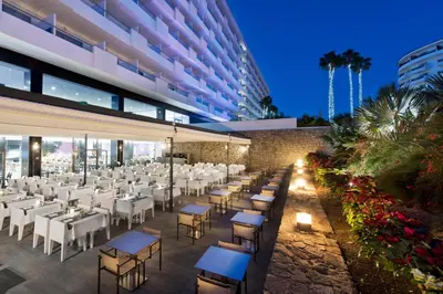 Un restaurante o sitio para comer en Hotel Gran Canaria Princess - Adults Only