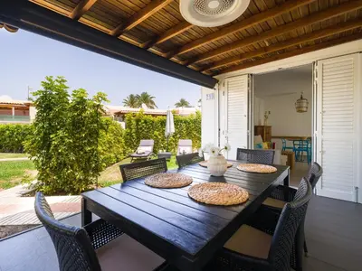 Un patio o zona al aire libre en Bungalow en Playa del Inglés
