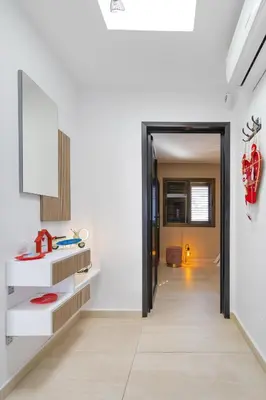Plano de Casa LINC - Renovated Apt Close to Center and Beach