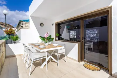 Un balcón o terraza de Casa LINC - Renovated Apt Close to Center and Beach