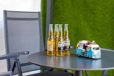 Bebidas en Casa BOSS Modern Villa with Studio Pool and Air Conditioning