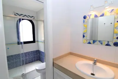 Un baño de Bahia Meloneras 67 - 3 beds -