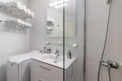 Un baño de Over the Sea Los Lisos
