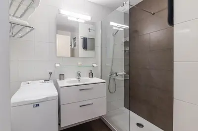Un baño de Over the Sea Los Lisos