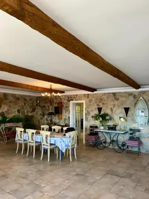 Un restaurante o sitio para comer en Casa La Calma