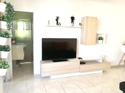Una televisión o centro de entretenimiento en Tropicalife