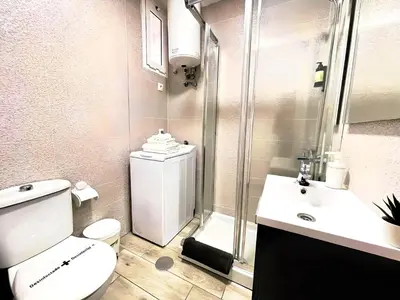 Un baño de Holiday Vibes in Playa del Inglés