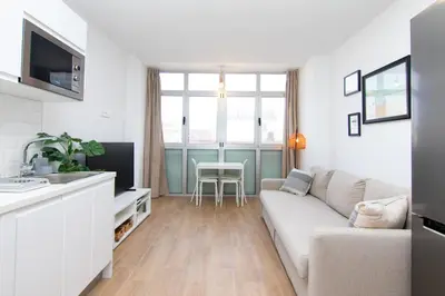 Una televisión o centro de entretenimiento en “Alma Beach” apartamento