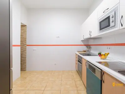Una cocina o zona de cocina en 2 mins from Beach - Workstations - Parking - Bikes