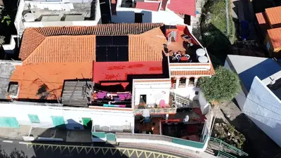 Edificio en el que se encuentra el hostal o pensión