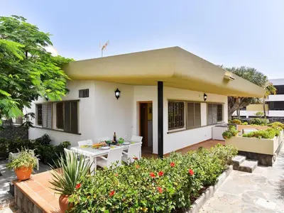 Jardín al aire libre en Beach house 50 meters from the beach for a complete holiday