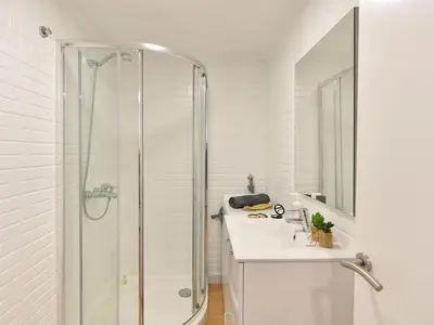 Un baño de Nice apartment with balcony
