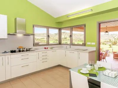 Una cocina o zona de cocina en Belvilla by OYO Vibrant Villa with Swimming Pool