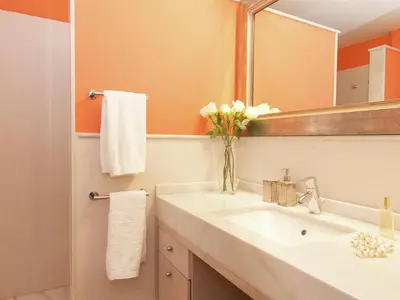 Un baño de Belvilla by OYO Vibrant Villa with Swimming Pool