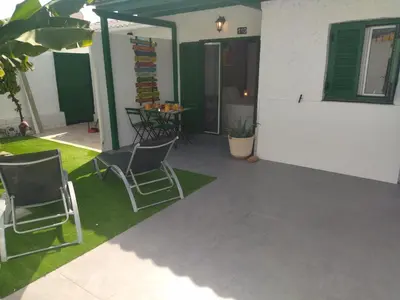 Un patio o zona al aire libre en Las Tartanas 110-1-2