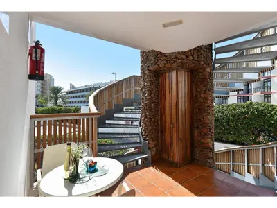 Un balcón o terraza de Belvilla by Oyo Apartment Aida 202