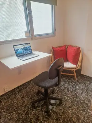 Una televisión o centro de entretenimiento en La casa de Alcorac