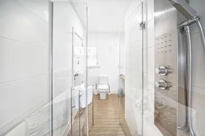 Un baño de Estudio con terraza vista mar