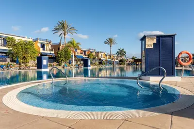 Piscina en o cerca de Duplex Meloneras Terrace with views