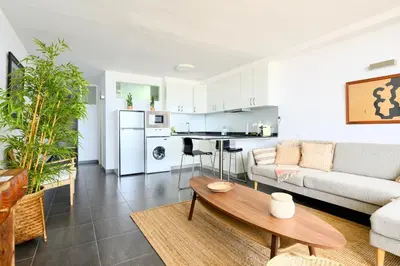Una cocina o zona de cocina en Charming 2 Bedroom Retreat with Beachfront Views