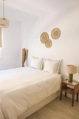 Cama o camas de una habitación en La Petite-home near AirPort-wifi-garage-elevator-homely