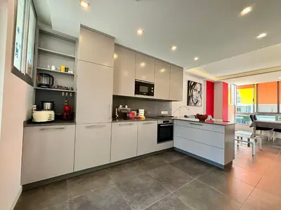Una cocina o zona de cocina en Loris Home playa ingles 50mt from Yumbo by luca properties gran canaria