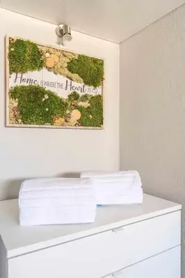 Plano de Apartamento con piscina y aire acondicionado