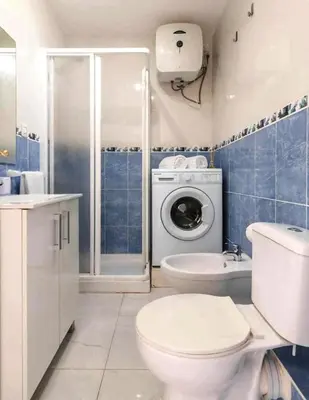 Un baño de Apartamento con piscina y aire acondicionado